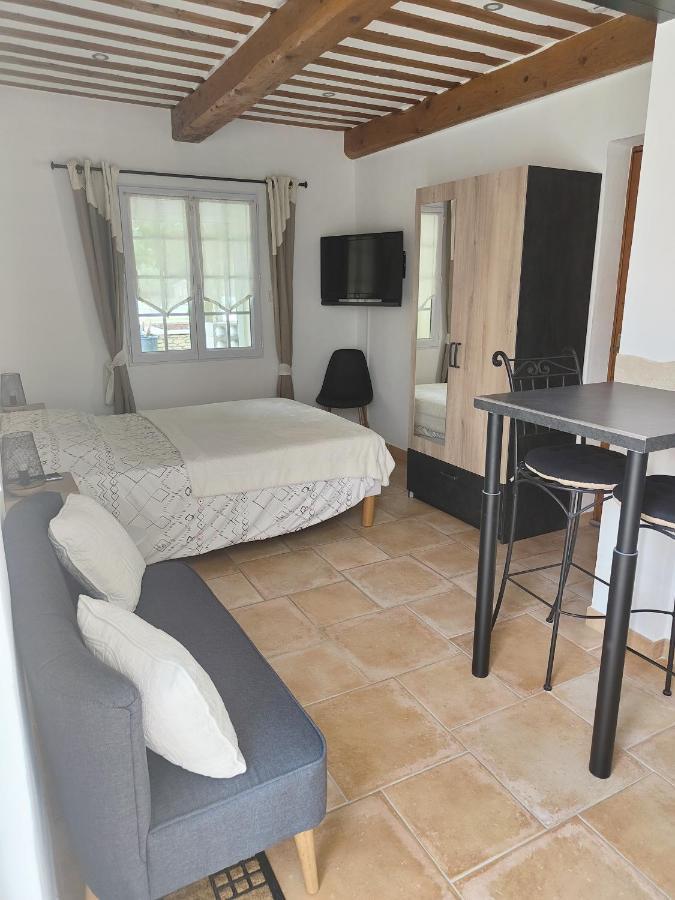 Studio Au Calme Avec Piscine Et Toutes Les Commodites Necessaires Le Thor Exterior foto
